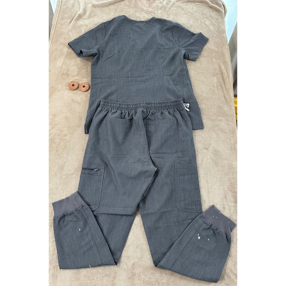 Members Only Scrub Set Mens Size M Gray V-Neck Top Jogger Cargo Pants 2 Piece - Picture 2 of 16